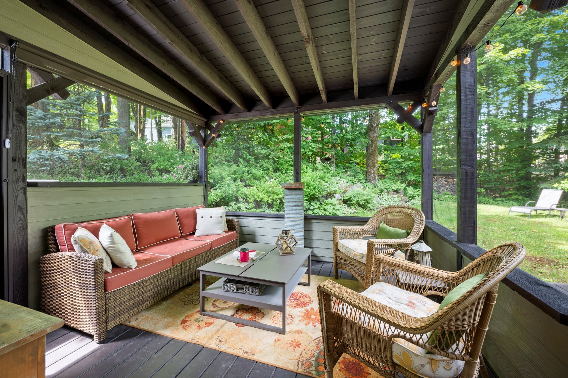 {"FR":"Cour","EN":"Backyard"}