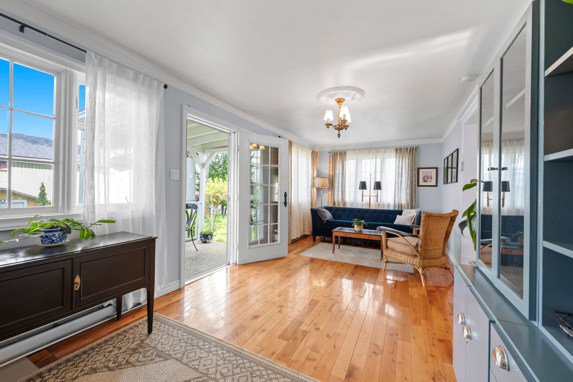 {"FR":"Chambre à coucher principale","EN":"Primary bedroom"}